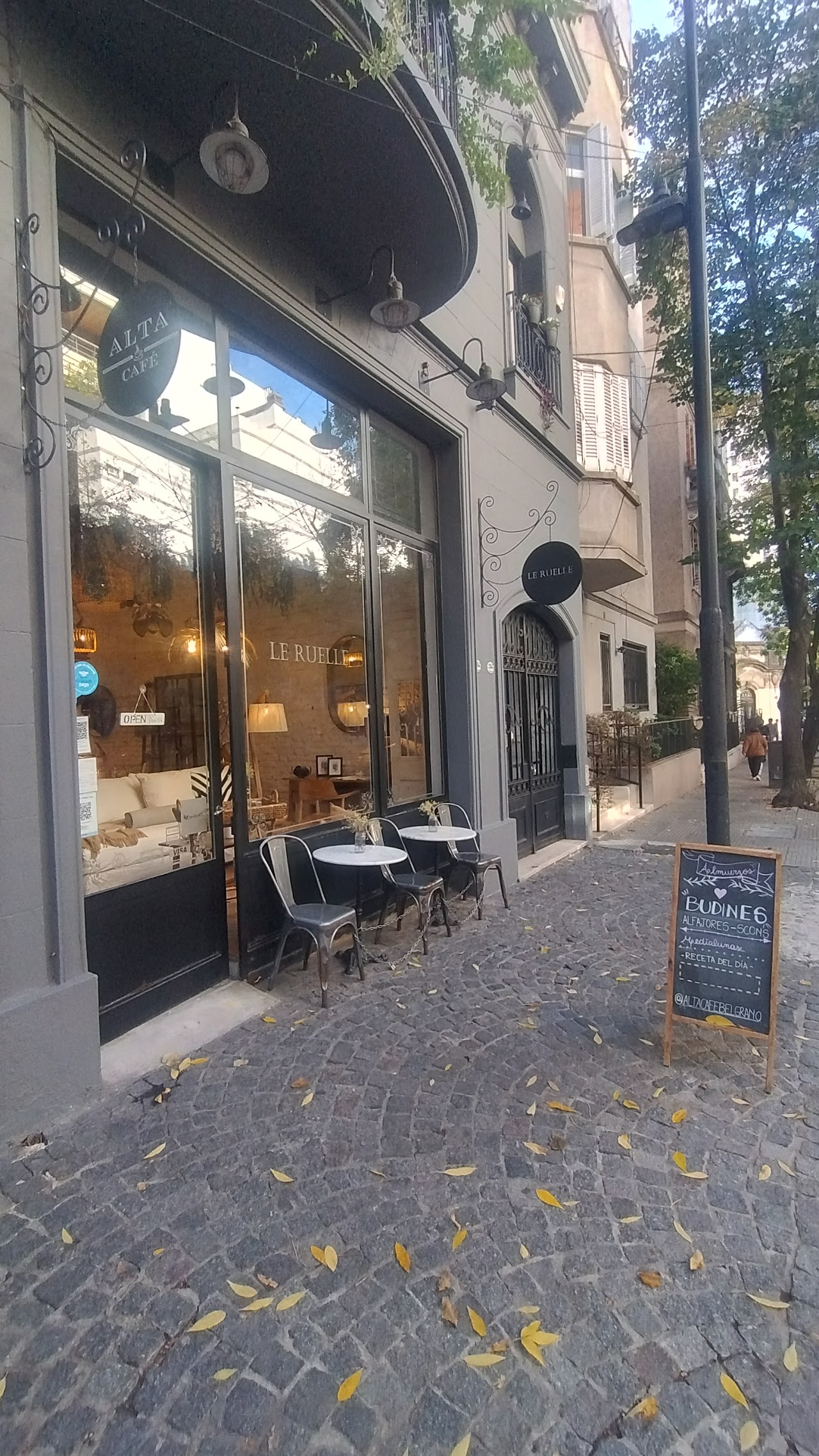 Fachada de ALTA CAFÉ en Belgrano